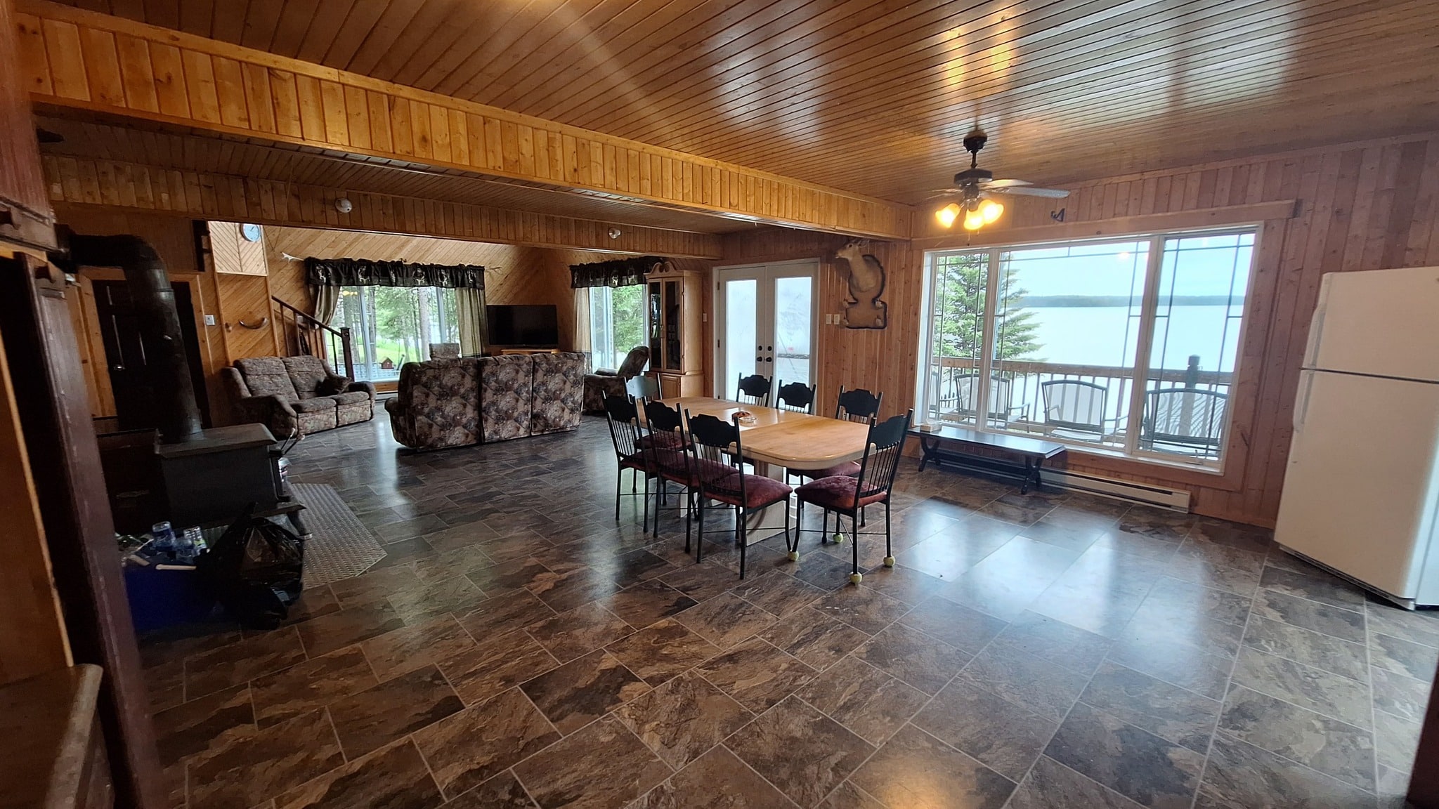 Pourvoirie Mistawak - Pavillon tout confort pouvant accueillir jusqu’à 14 personnes.